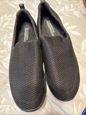 Go Walk Skechers Sz 8 Woman’s Black Mesh Slip-On Loafers